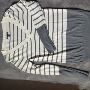 Gap lightweight sweater size Small